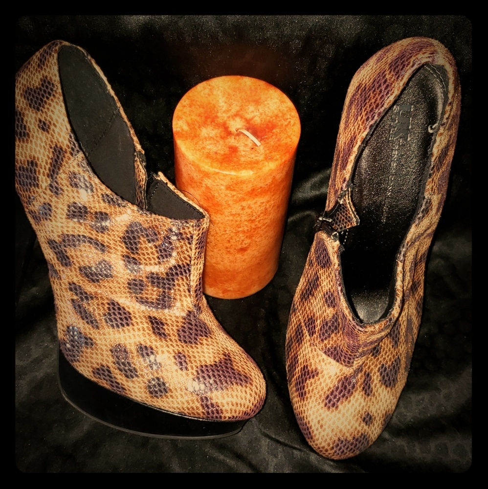 Ladies platform booties